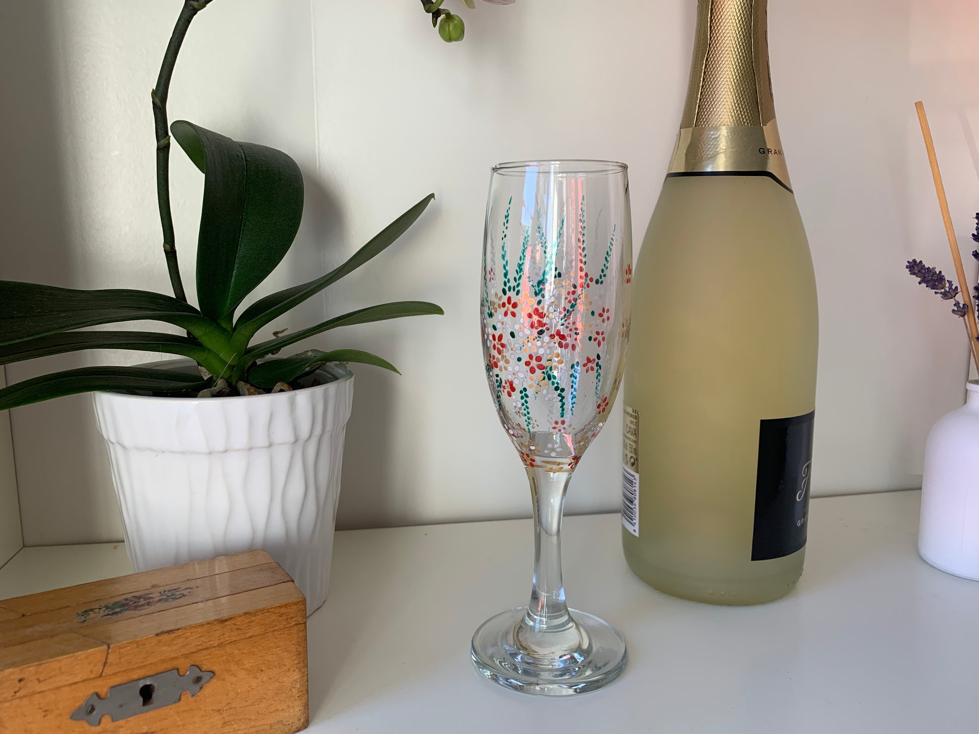 DIY Decorated Champagne Flute Ideas